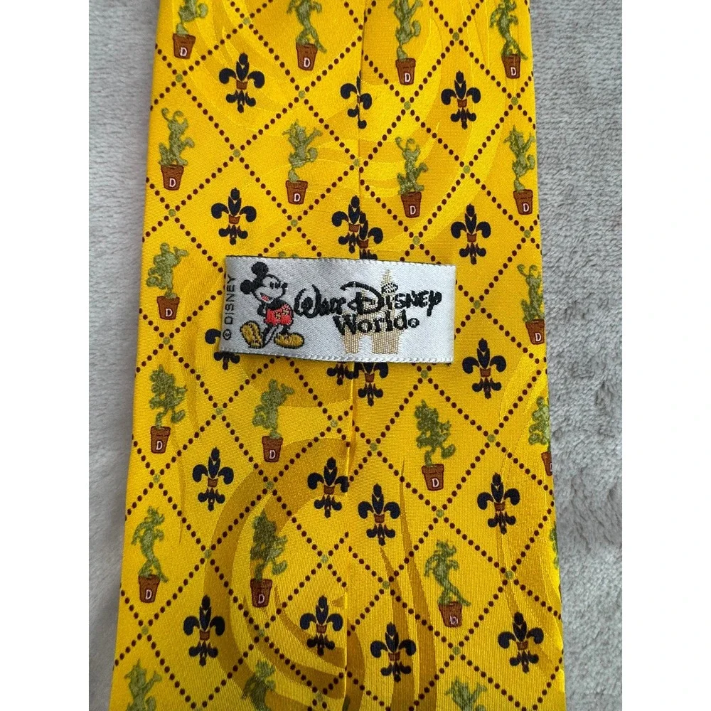 Disney World Yellow Pineapple Fleur de Lis Men's Necktie‎